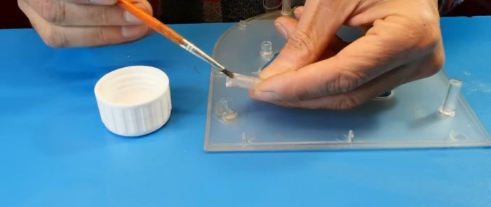 Liquid plastic Repairing plastics easily without glue and a soldering iron