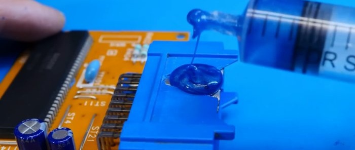 Liquid plastic Repairing plastics easily without glue and a soldering iron