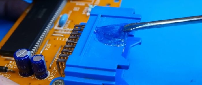 Liquid plastic Repairing plastics easily without glue and a soldering iron